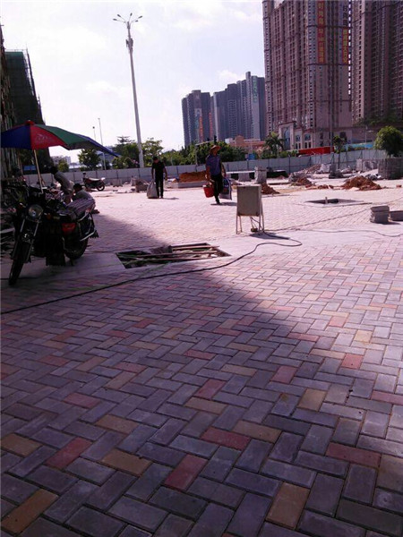 铺砖现场图 (12)